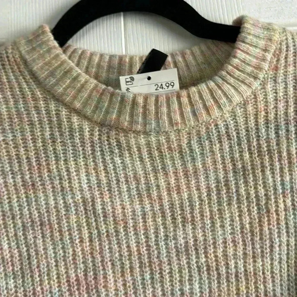 H&M Divided | Multi-colored Cream Sweater | size XS - Picture 4 of 6